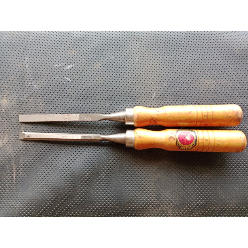 pahat kayu Diamond Brand