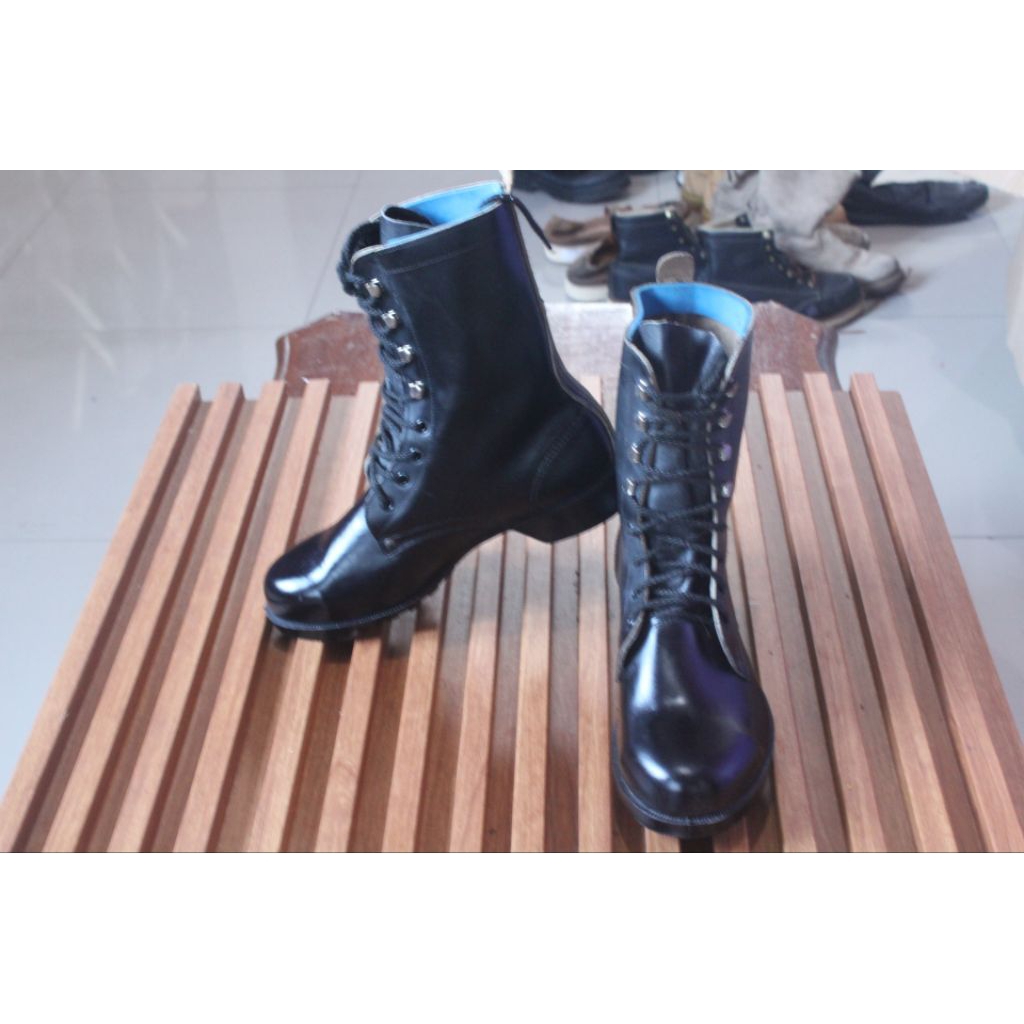 Sepatu safety Boot high  kulit brand  jepang "Midori" upper kulit  outsole kokoh. size 40 insole 250