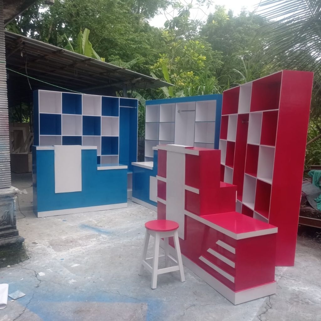 Rak Laundry dan Meja Kasir