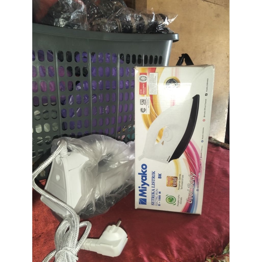 SETRIKA LISTRIK MIYAKO