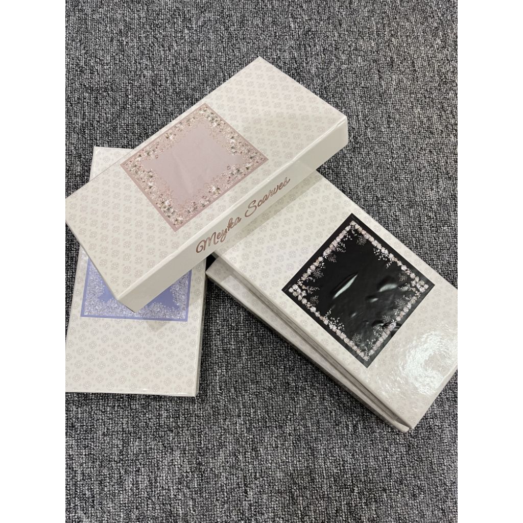 meyka scarves box