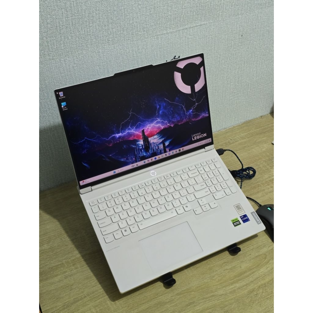 Lenovo Legion 7 i9 14900hx rtx 4070 ram 32/1tb second resmi Indonesia