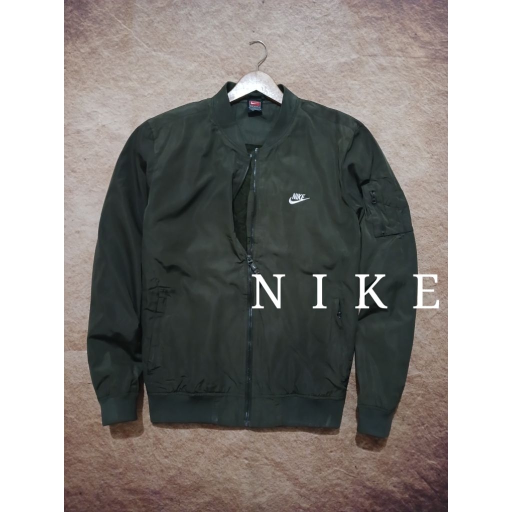 Jaket casual bomber keren NIKE bekas pakai