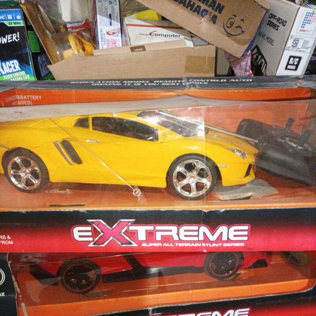 Mainan Mobil Remote Control Sedan RC/12 ukuran besar bagus dan murah keren