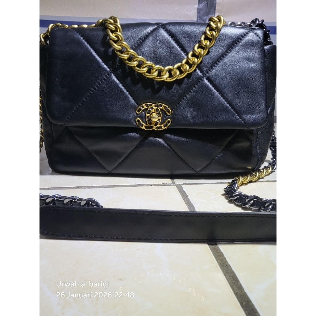 CHANEL 19 Flap Bag