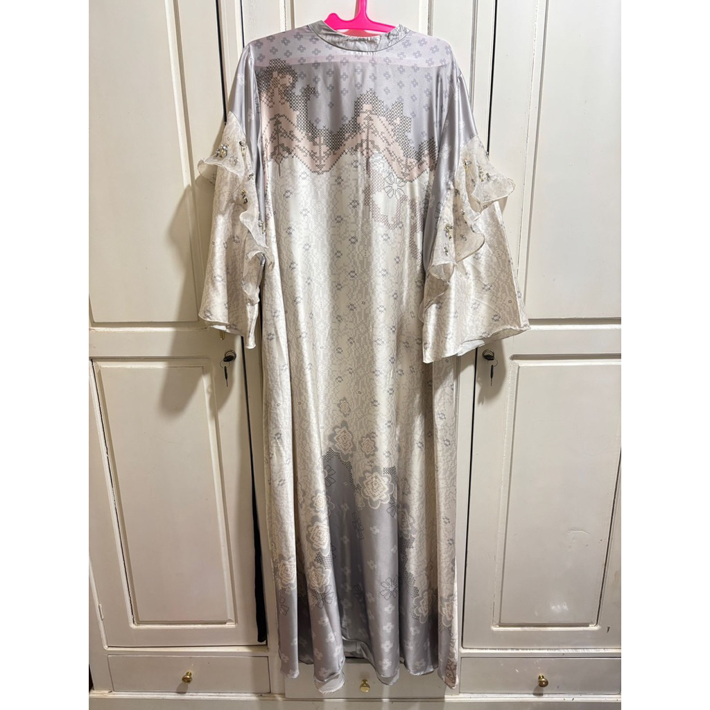 preloved dress wearing klamby