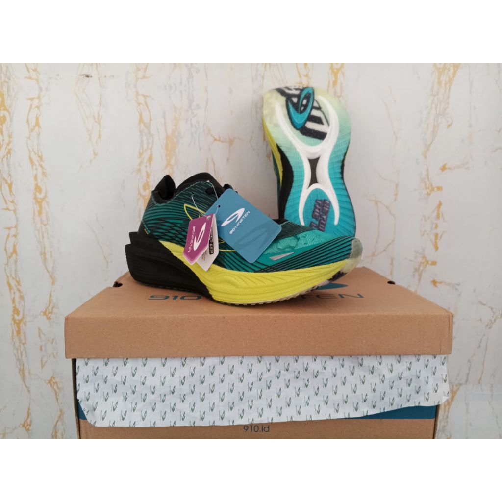 910Nineten Sepatu Lari Original
