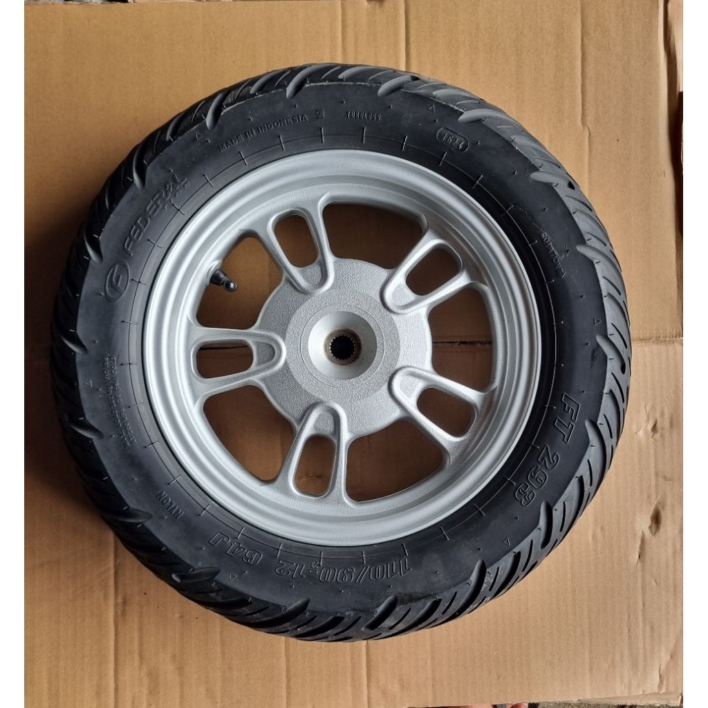 Pelek belakang + Ban Honda Scoopy 2020-2024 (Silver) R12 - Original Copotan