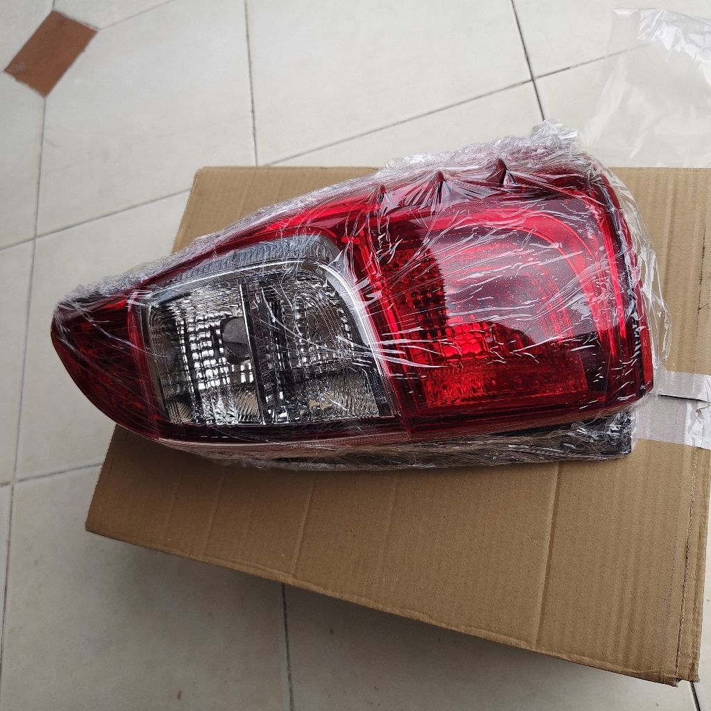 lampu stop belakang avanza Xenia 2012/2018