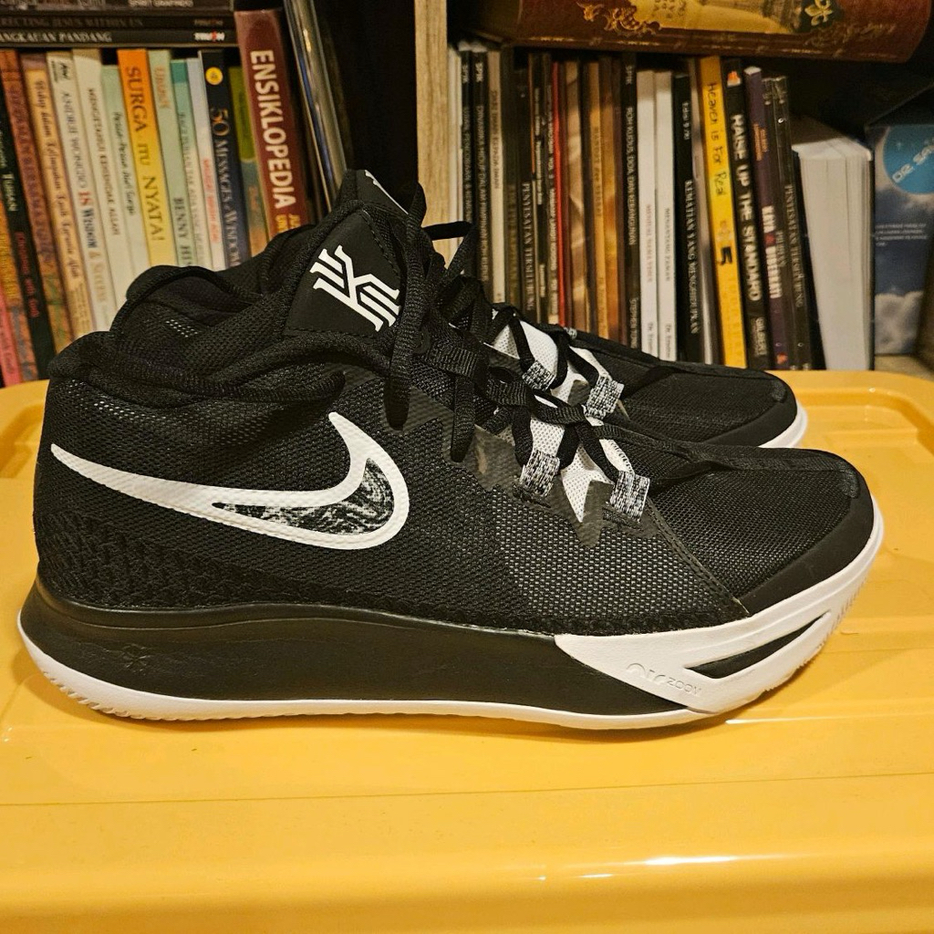 NIKE Kyrie Flytrap 6
