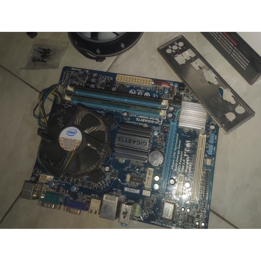 paket mobo motherboard g41 Gigabyte + proc core 2 Quad 9550 + vga gt 220 1gb vram + Ram 2x4gb (8gb)