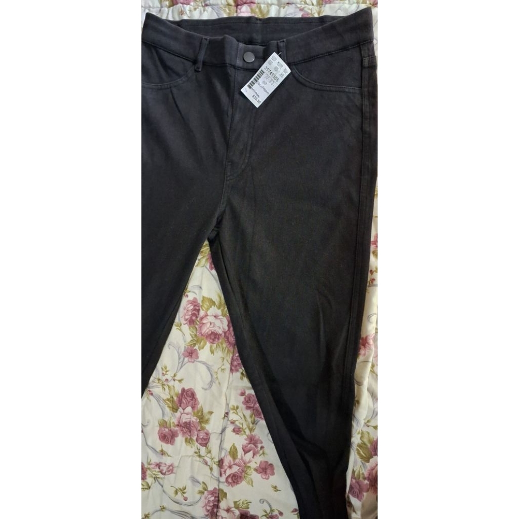 Celana branded UNIQLO bahan soft jeans