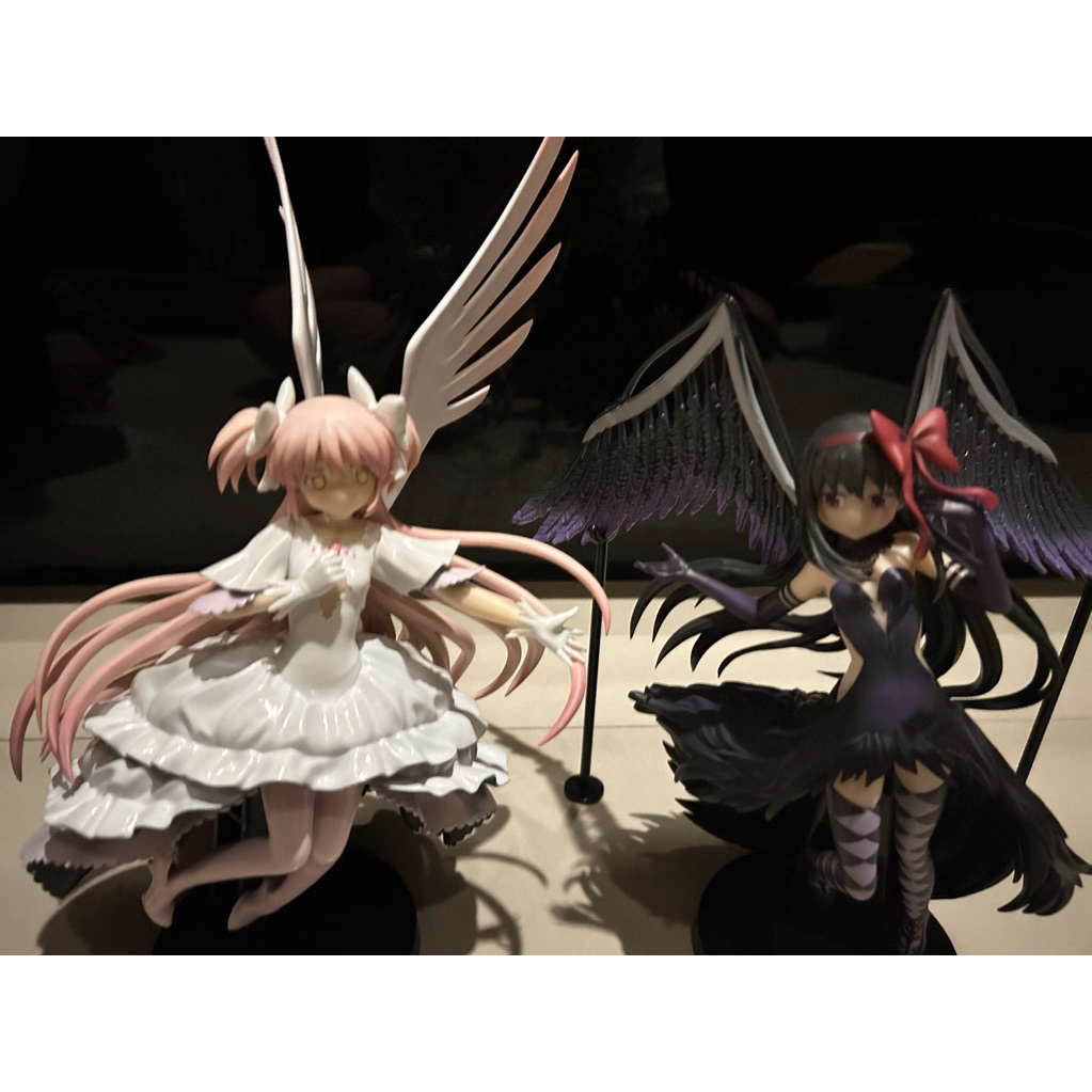 PRELOVED MADOKA AND HOMURA FIGURE