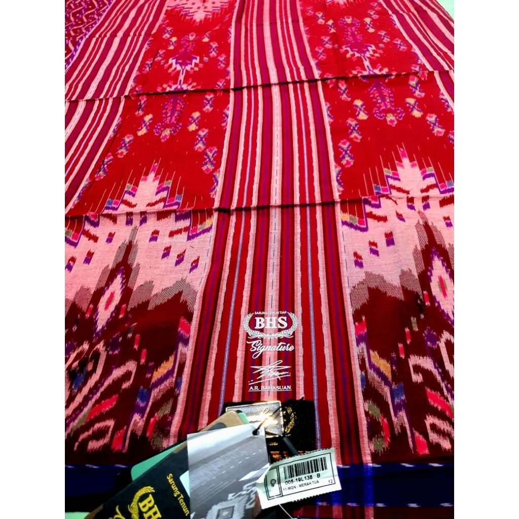 SARUNG BHS SIGNATURE MGN MERAH MS SUTERA SUTRA RARE PRODUK LANGKA BAHAN KOLEKSI KOLEKTOR