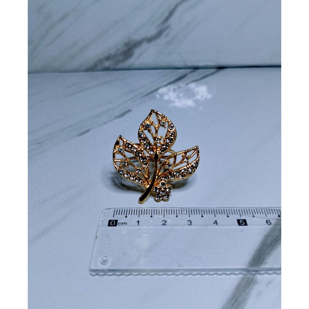 BROS HIJAB CINCIN MOTIF DAUN WARNA GOLD