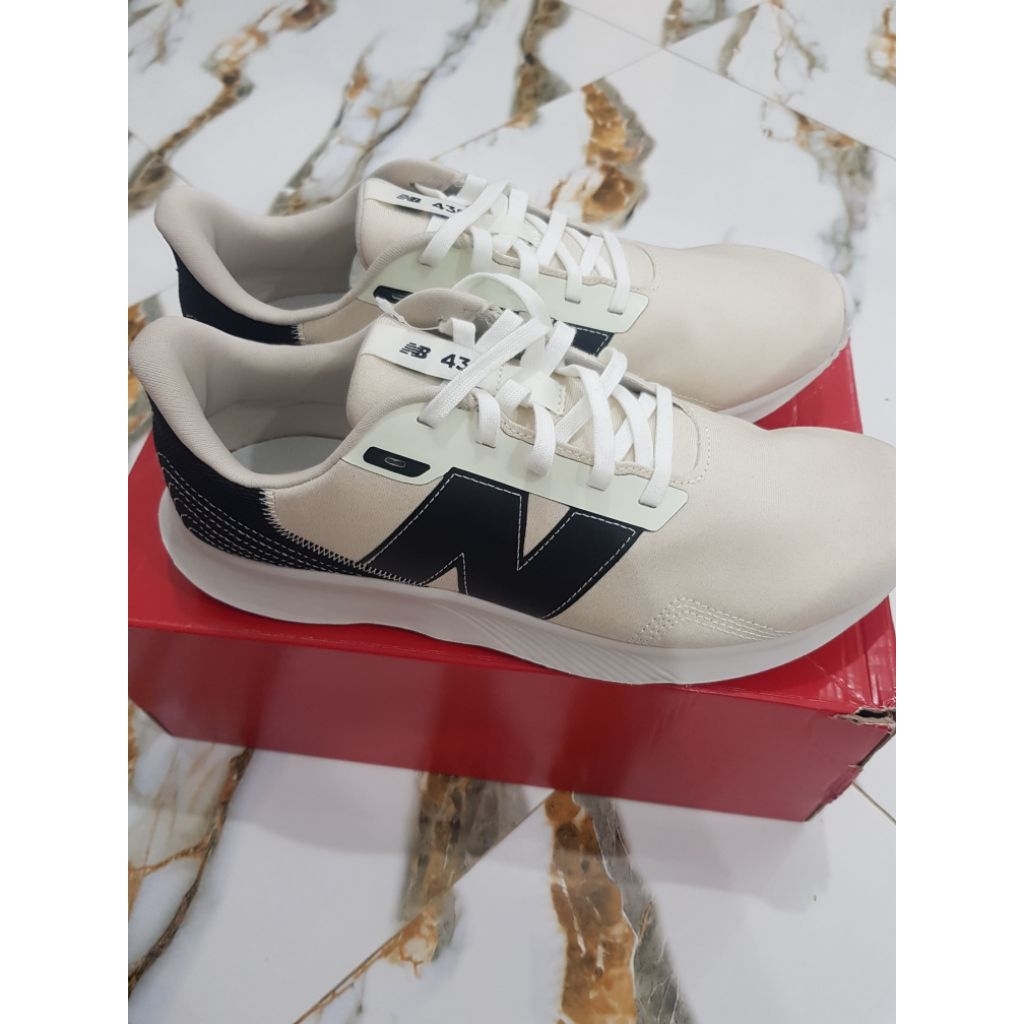 SEPATU NEW BALANCE BARU UKURAN 44,5