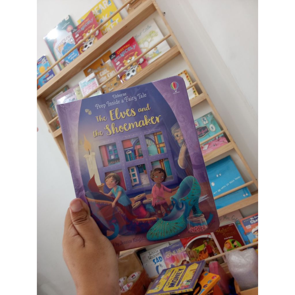 The Elves and Shoes Maker