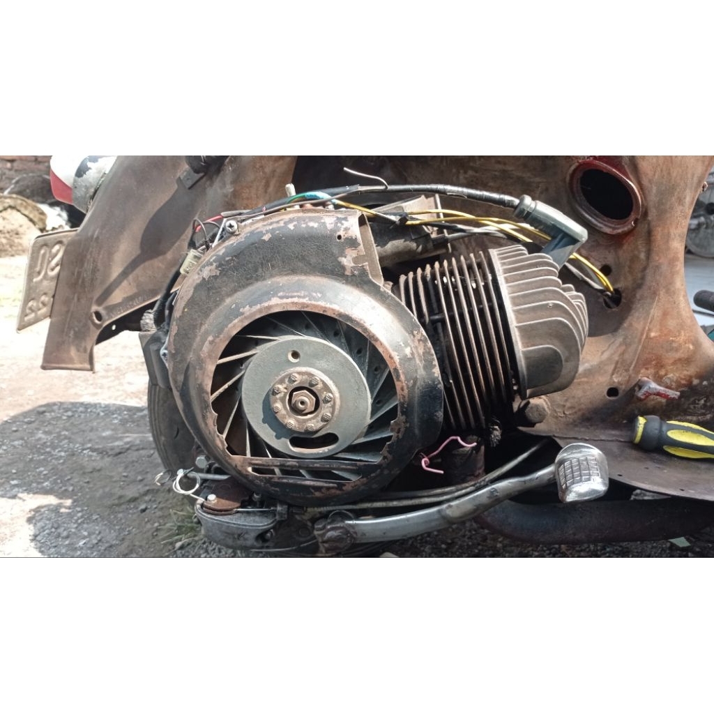 mesin vespa Super 79 (as besar)