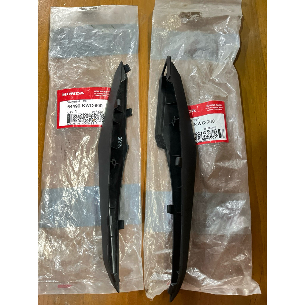 GARNISH GARNIS COVER BODY BODI KANAN KIRI HONDA CS1 CS 1 ONE ORI AHM 64490-KWC-900 64480-KWC-900