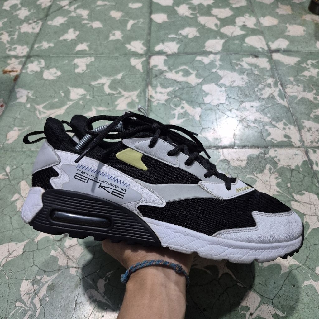 Sepatu Erke Lightweight Pria(43)