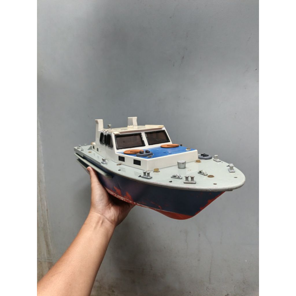 junk ex rc kapal police boat 1:25