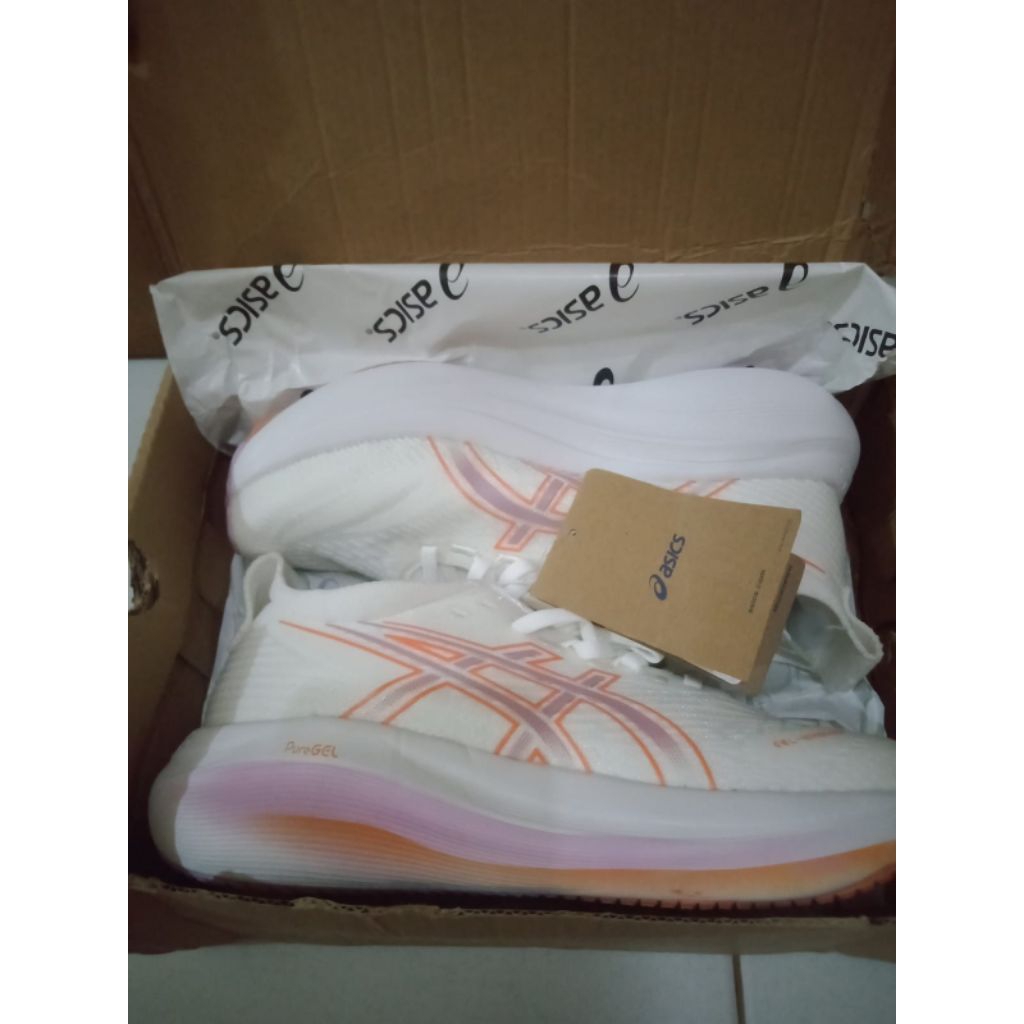 sepatu asics wanita