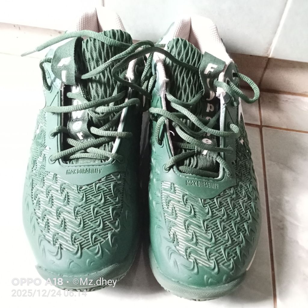 sepatu badminton Flypower new dieng