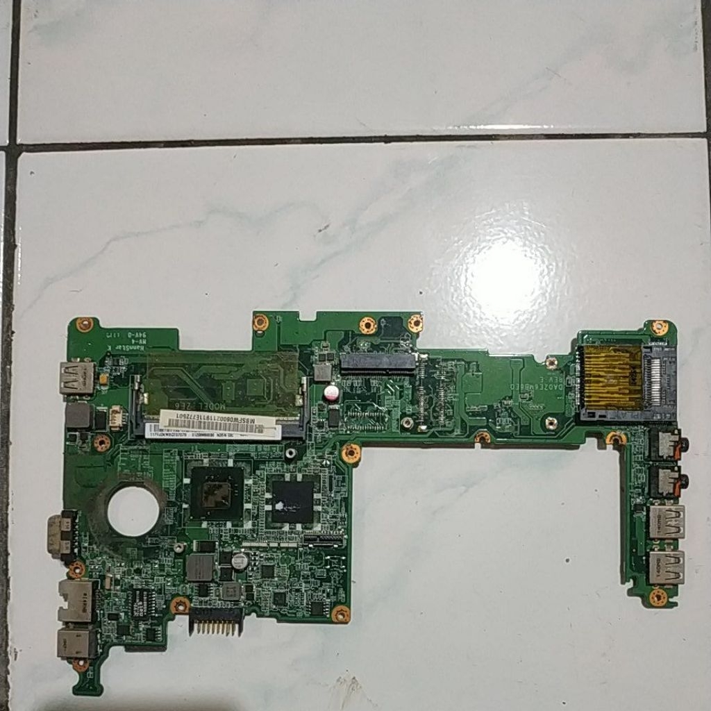 motherboard laptop Acer Aspire One D270 rusak bahan servis