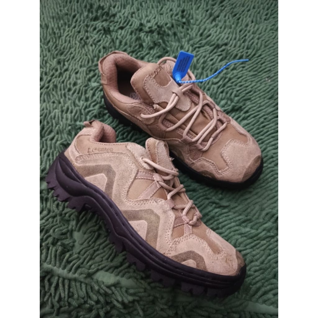 sepatu gunung hiking lowa low size 41