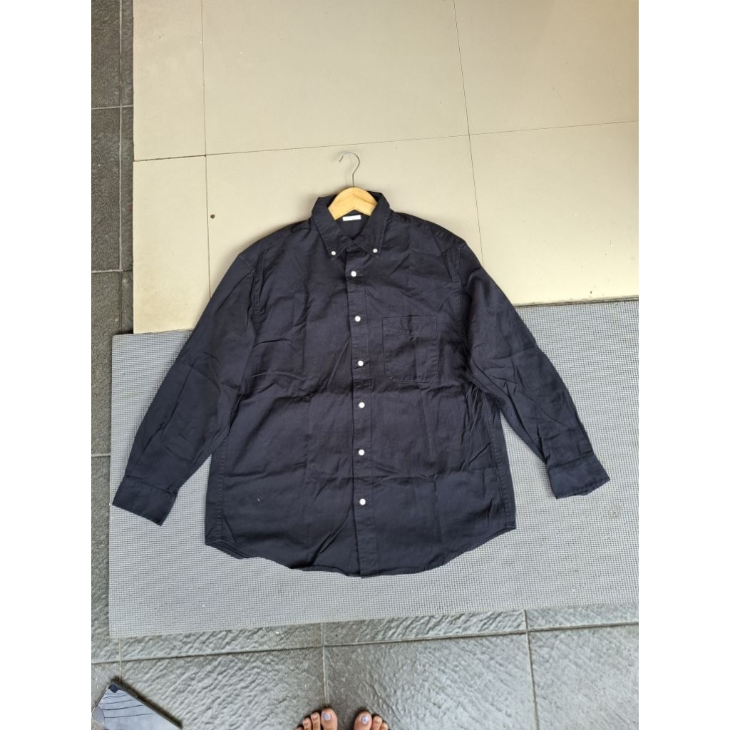 KEMEJA GU HITAM  SIZE TAG MLD:120 cm
P:78Cm