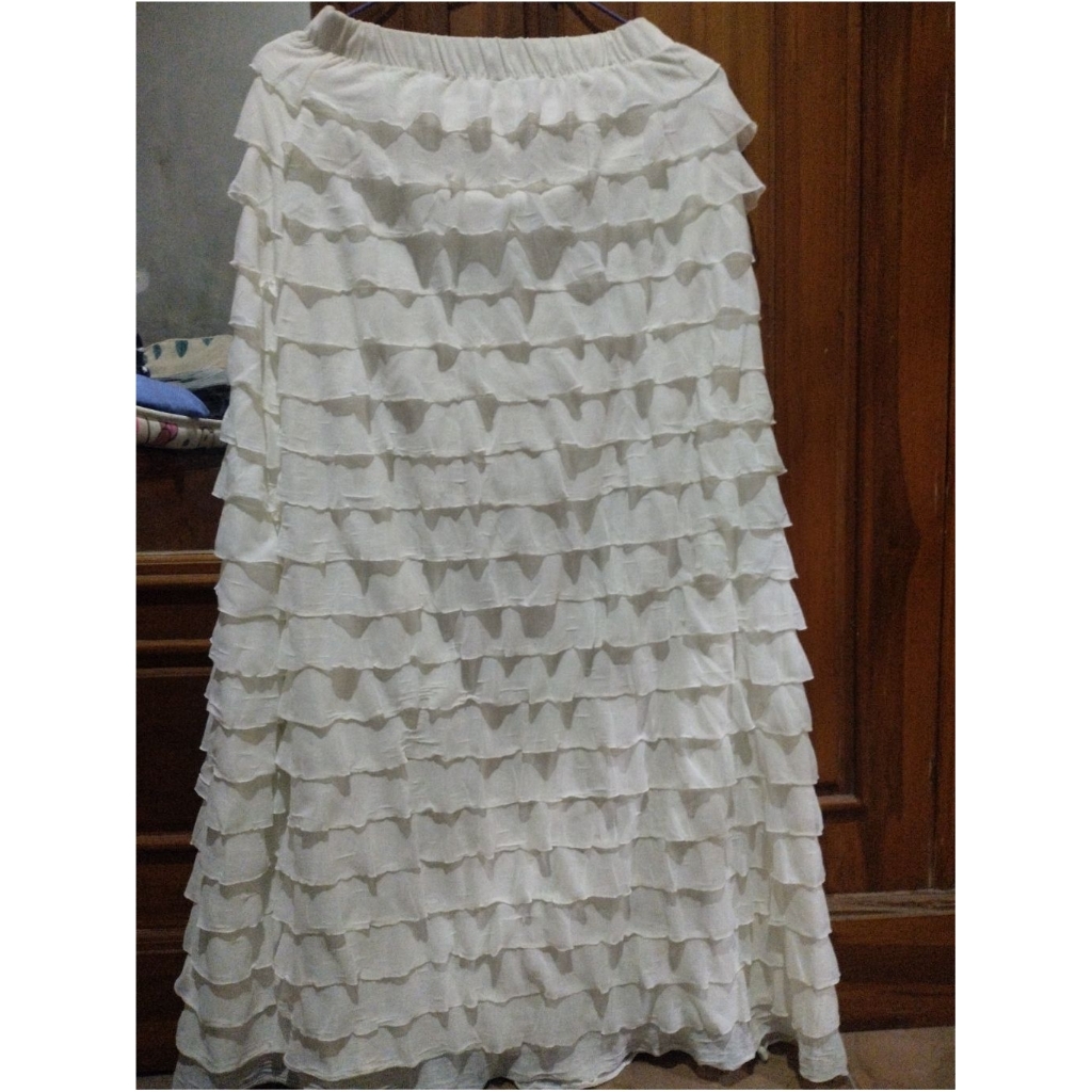 Preloved Rok Layer panjang/ Rok tingkat polos putih