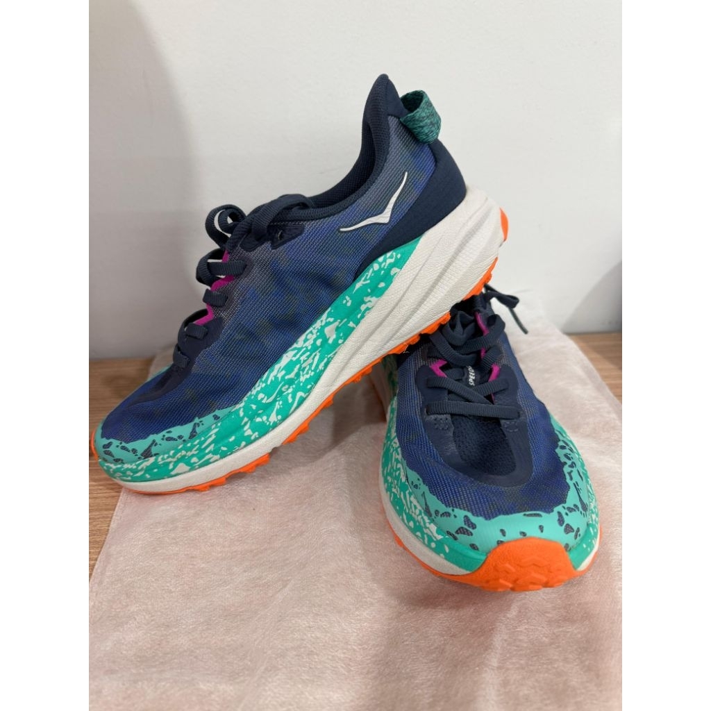 Hoka Seri Speedgoat 6 (cewek)