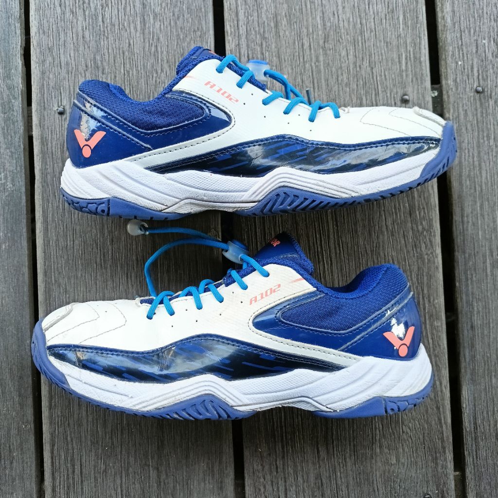 Sepatu badminton sz 38 (Victor A102)