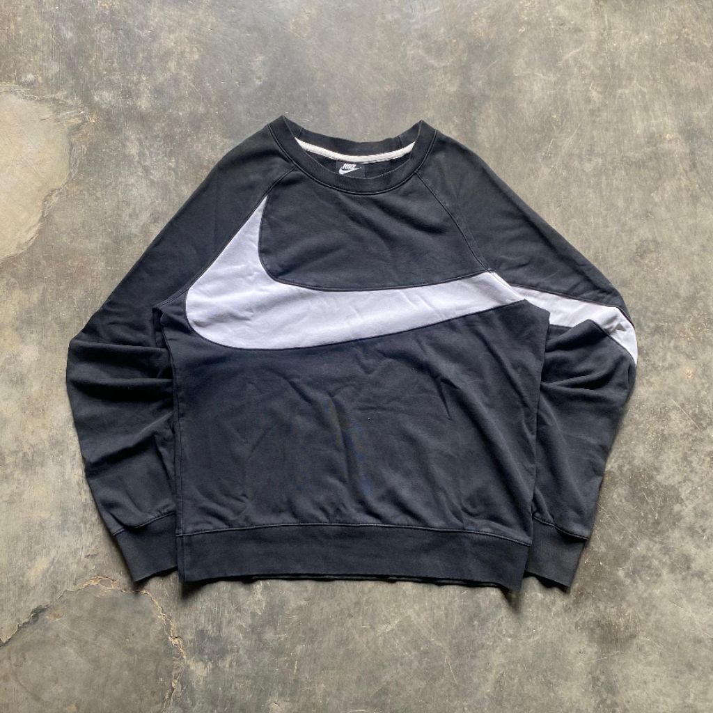 nike big swoosh