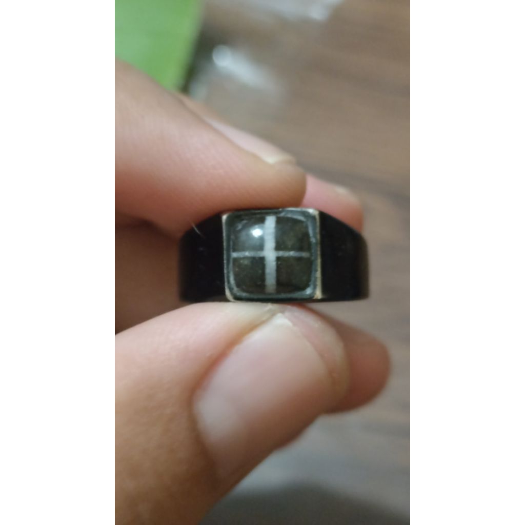 Batu Tapak Jalak Hitam Super Presisi Tembus Senter