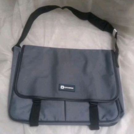Tas Selempang Besar Converse Messenger Bag Unisex
