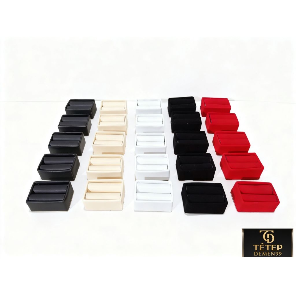 Tempat display cincin bentuk kotak/tempat perhiasan cincin/display cincin