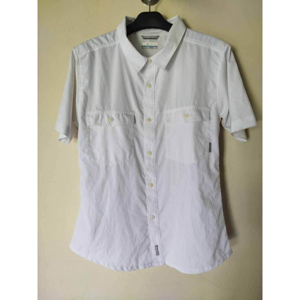 Kemeja Columbia putih