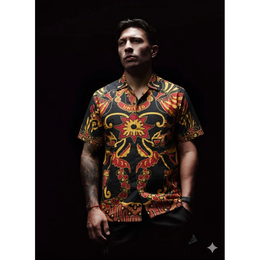 KEMEJA BATIK BOLA MU MOTIF KING EMYU GGMU BAHAN KATUN PREMIUM NYAMAN DIPAKAI