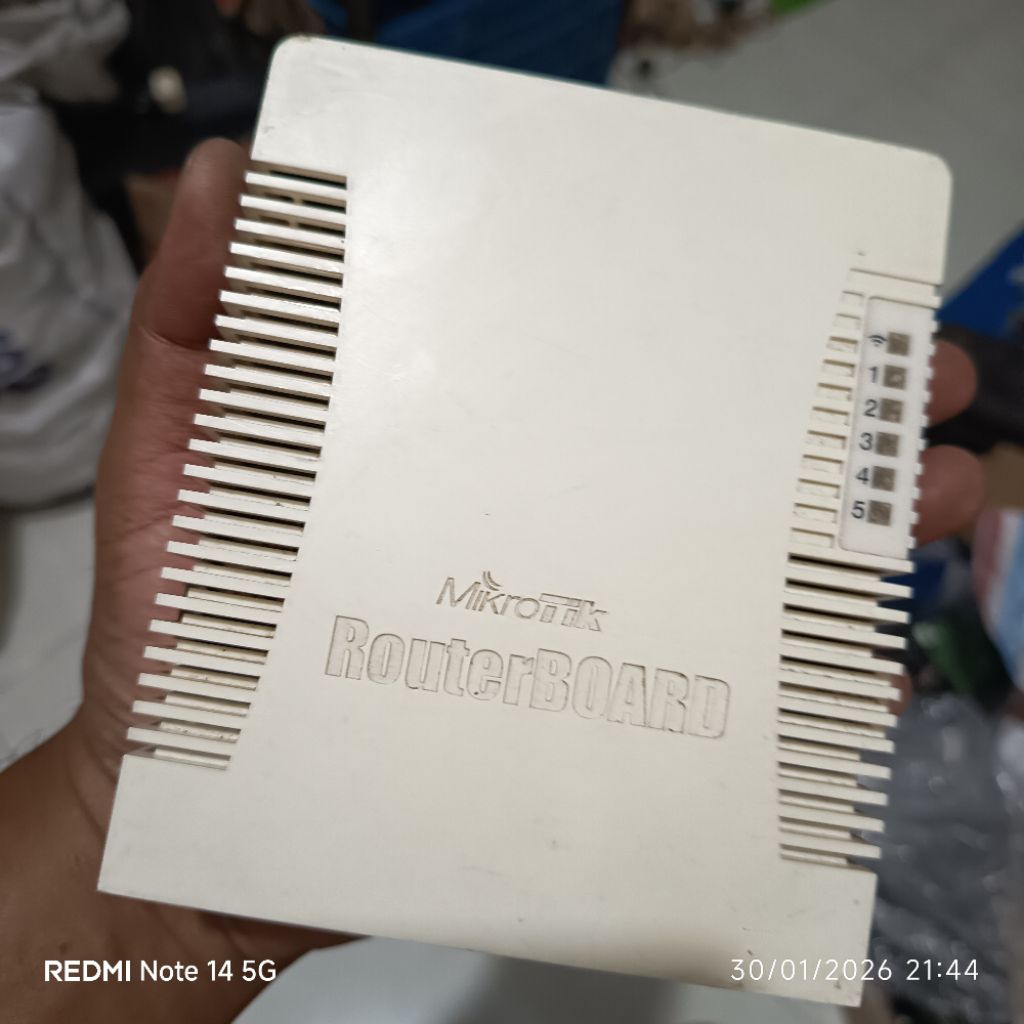 MIKROTIK Router Rb751ui-2Hnd ( bekas normal )