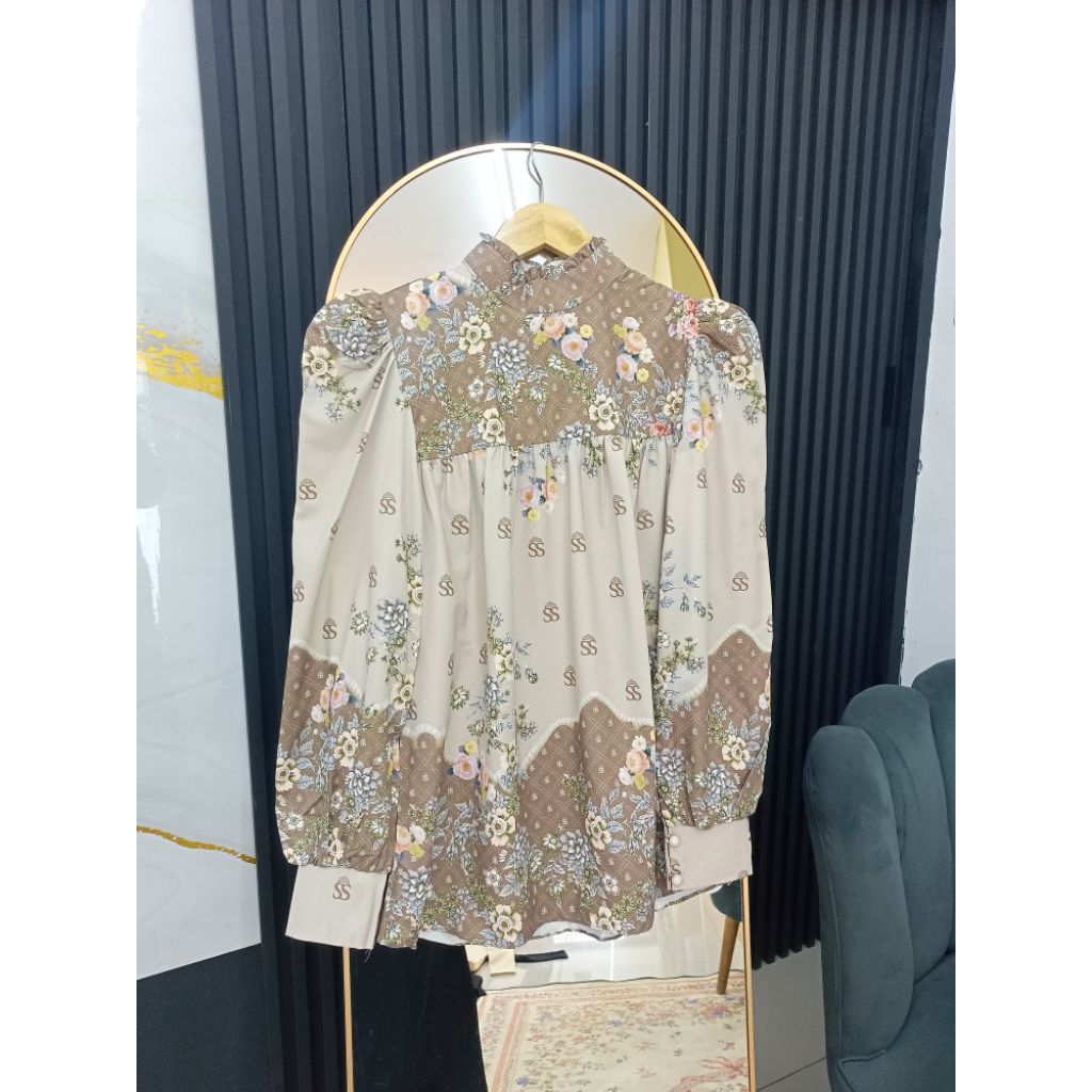 SHELLA SAUKIA || Blouse Elegan