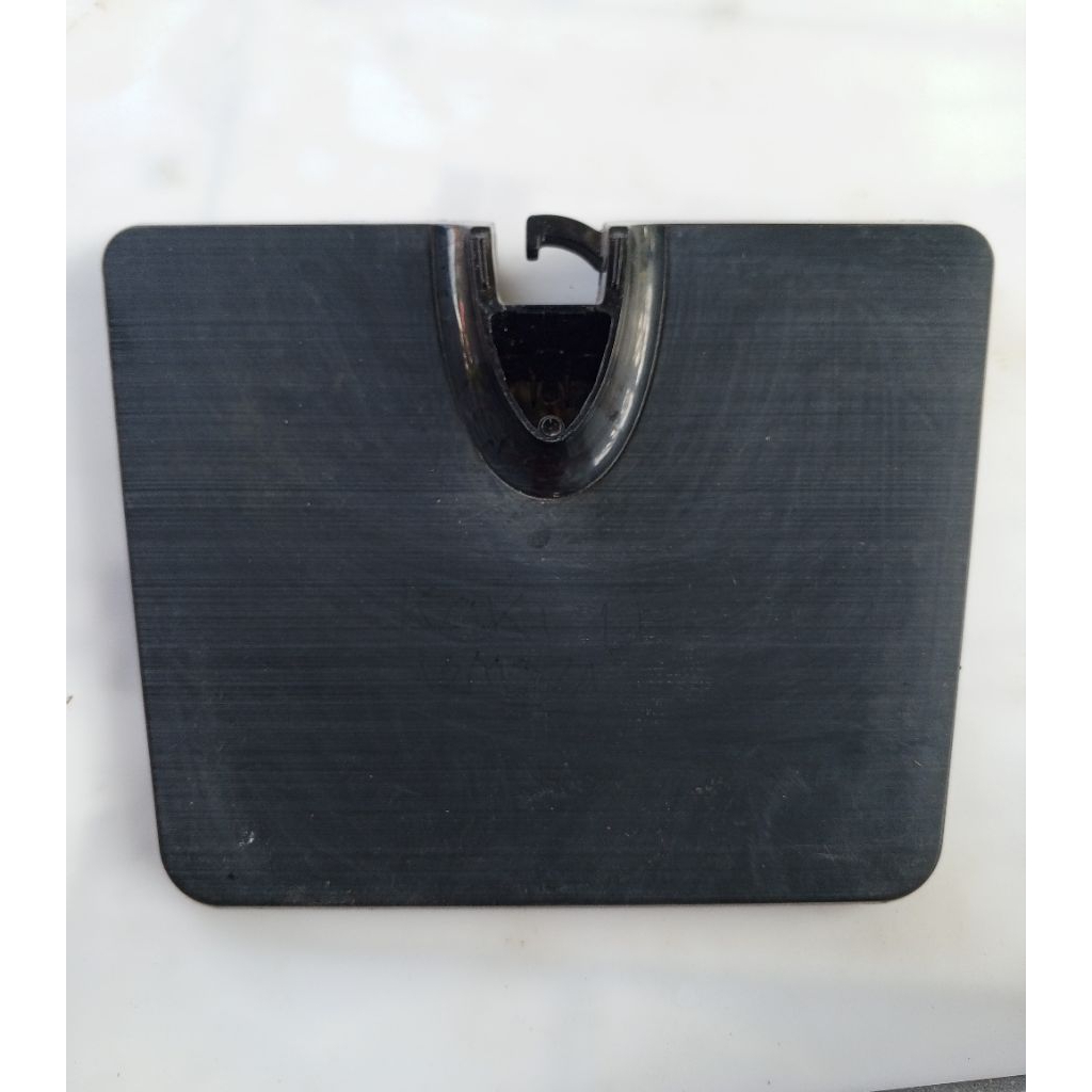 kaki monitor LG 16M37A