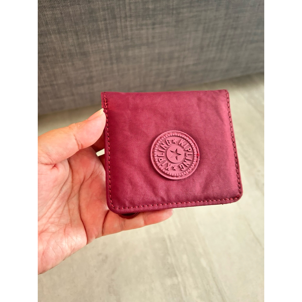 Dompet kecil bifold kipling warna dark maroon - PL Good condition