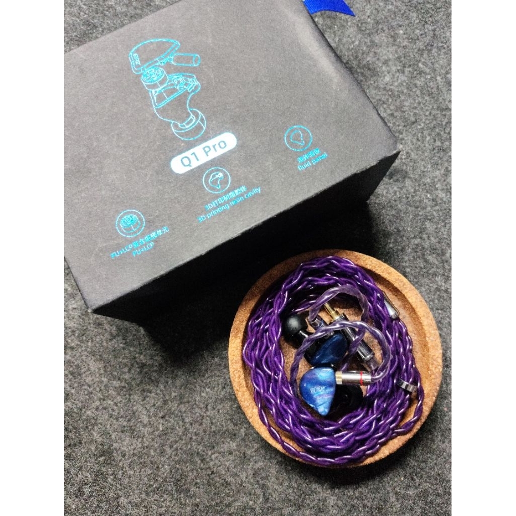 Preloved earphones IEM EPZ Q1pro bundle dengan kabel xinhs lavender 3.5mm