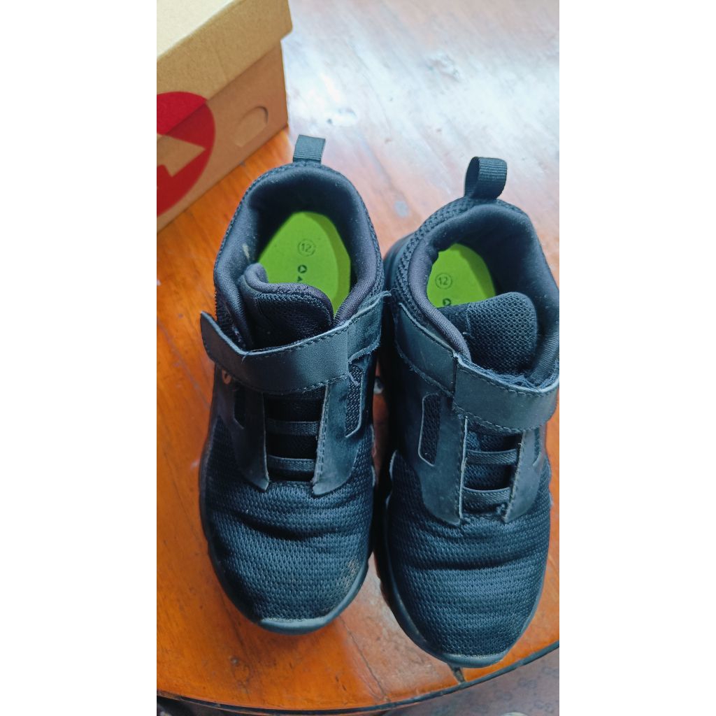Preloved sepatu anak Airwalk warna hitam size 12