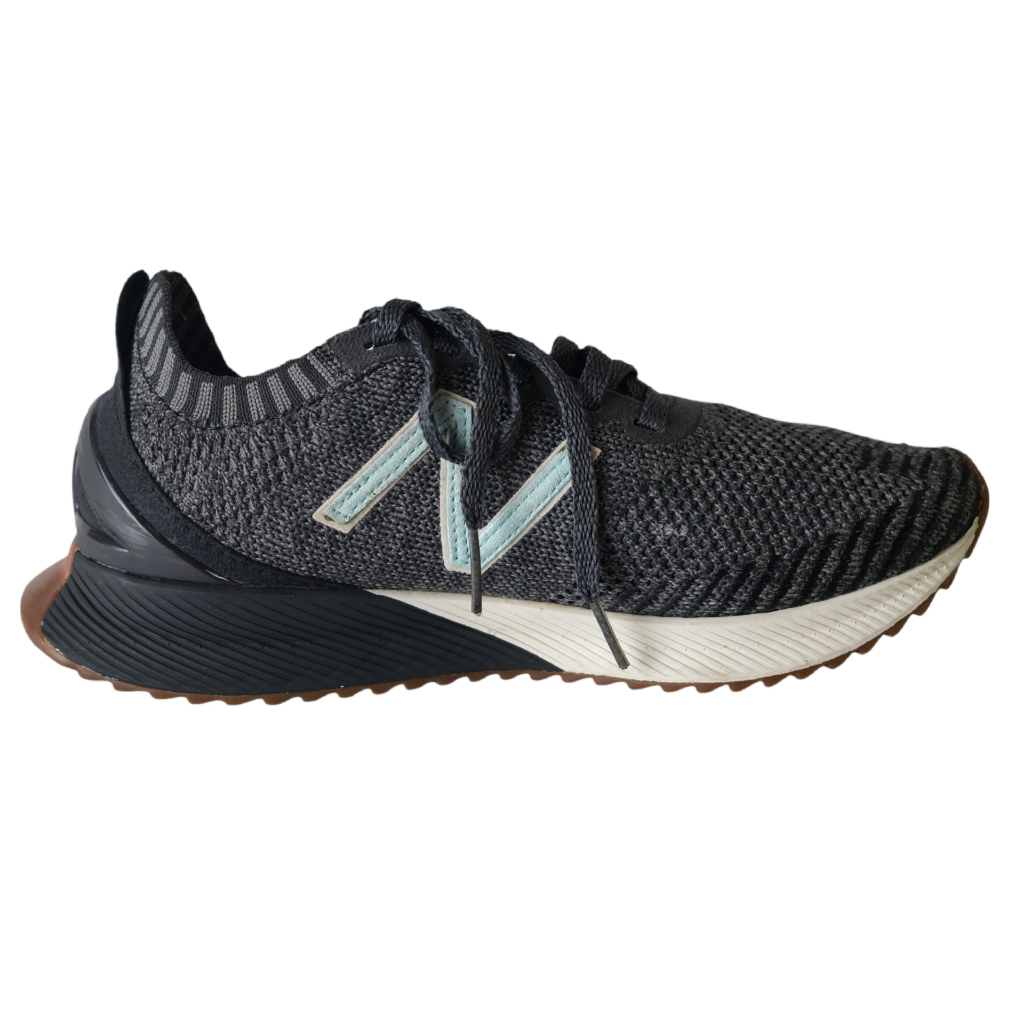 Sepatu olahraga wanita perempuan New Balance FuelCell Echo, preloved (bekas)