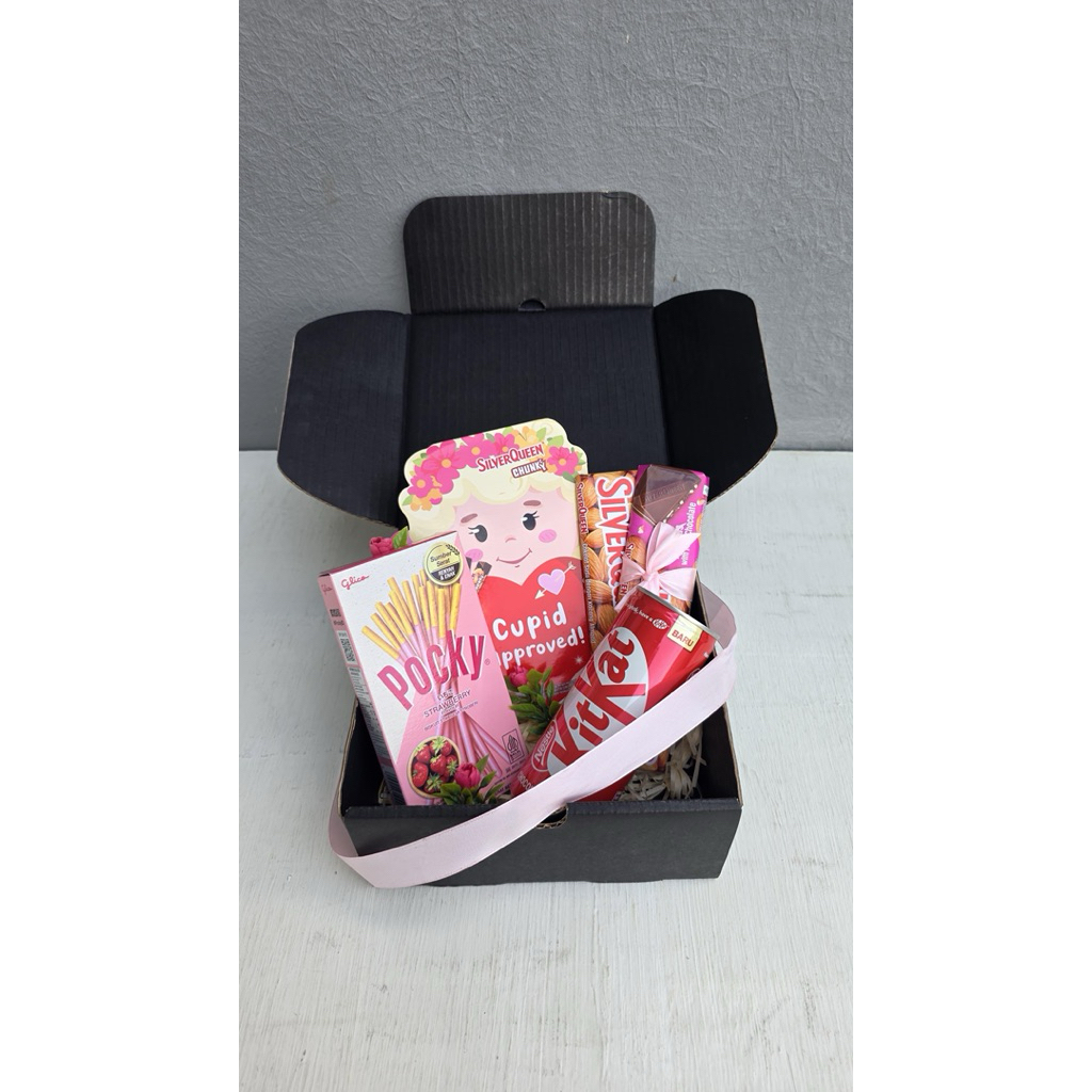Hampers Valentine Coklat Premium Luxury Silver Queen KitKat Pocky
