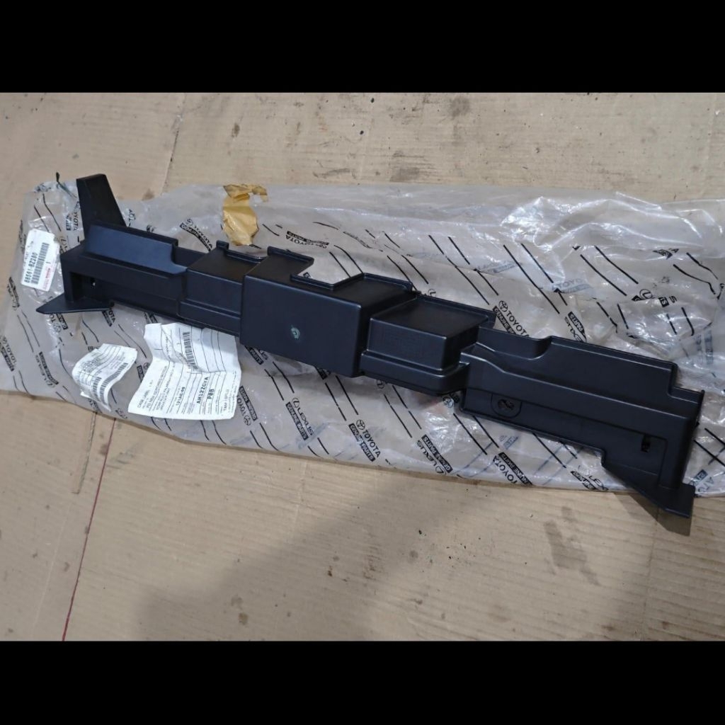 Cover saluran masuk udara kondensor atas toyota grand avanza great xenia 2015 - 2018 ori 88561-BZ280