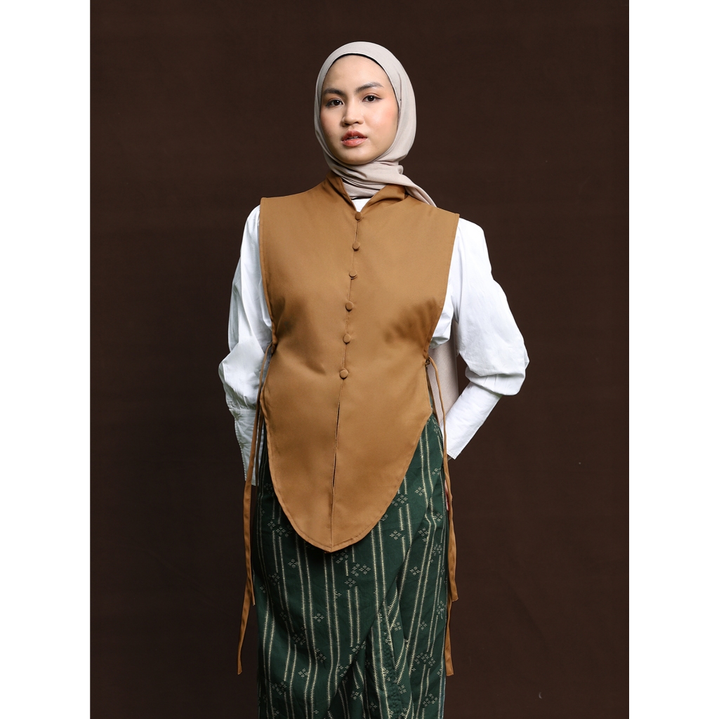 THENBLANK Raya | Arum Collarless Vest | Janur Kulawarga