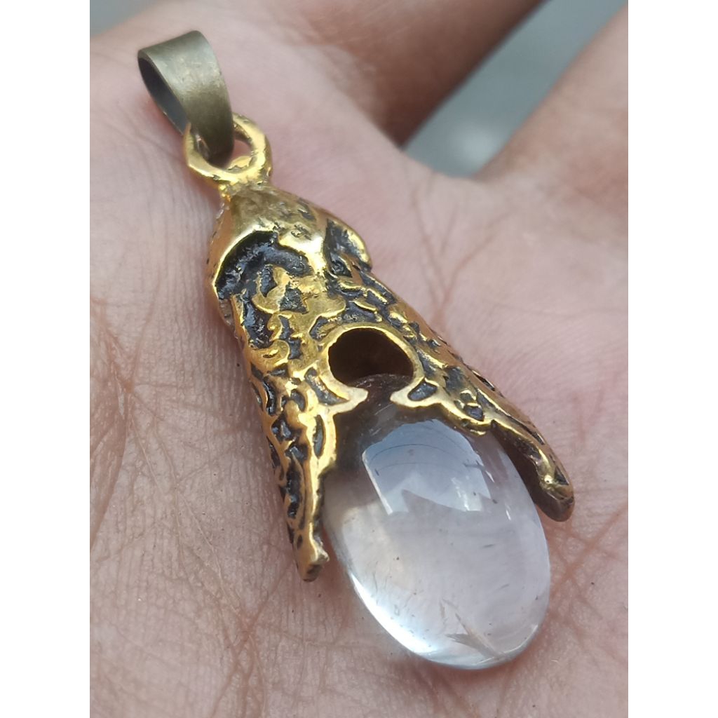 liontin batu kecubung putih